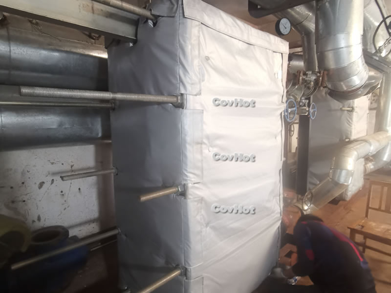 板式<a href=http://www.siweitape.com.cn/e/tags/?tagname=%E6%8D%A2%E7%83%AD%E5%99%A8%E4%BF%9D%E6%B8%A9 target=_blank class=infotextkey>換熱器保溫</a>,<a href=http://www.siweitape.com.cn/e/tags/?tagname=%E5%8F%AF%E6%8B%86%E5%8D%B8%E4%BF%9D%E6%B8%A9%E5%A5%97 target=_blank class=infotextkey>可拆卸<a href=http://www.siweitape.com.cn/e/tags/?tagname=%E4%BF%9D%E6%B8%A9%E5%A5%97 target=_blank class=infotextkey>保溫套</a></a>